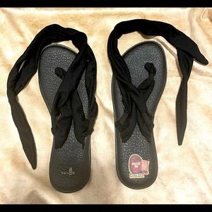Sanuk Size 11 yoga lace up sandals Black
